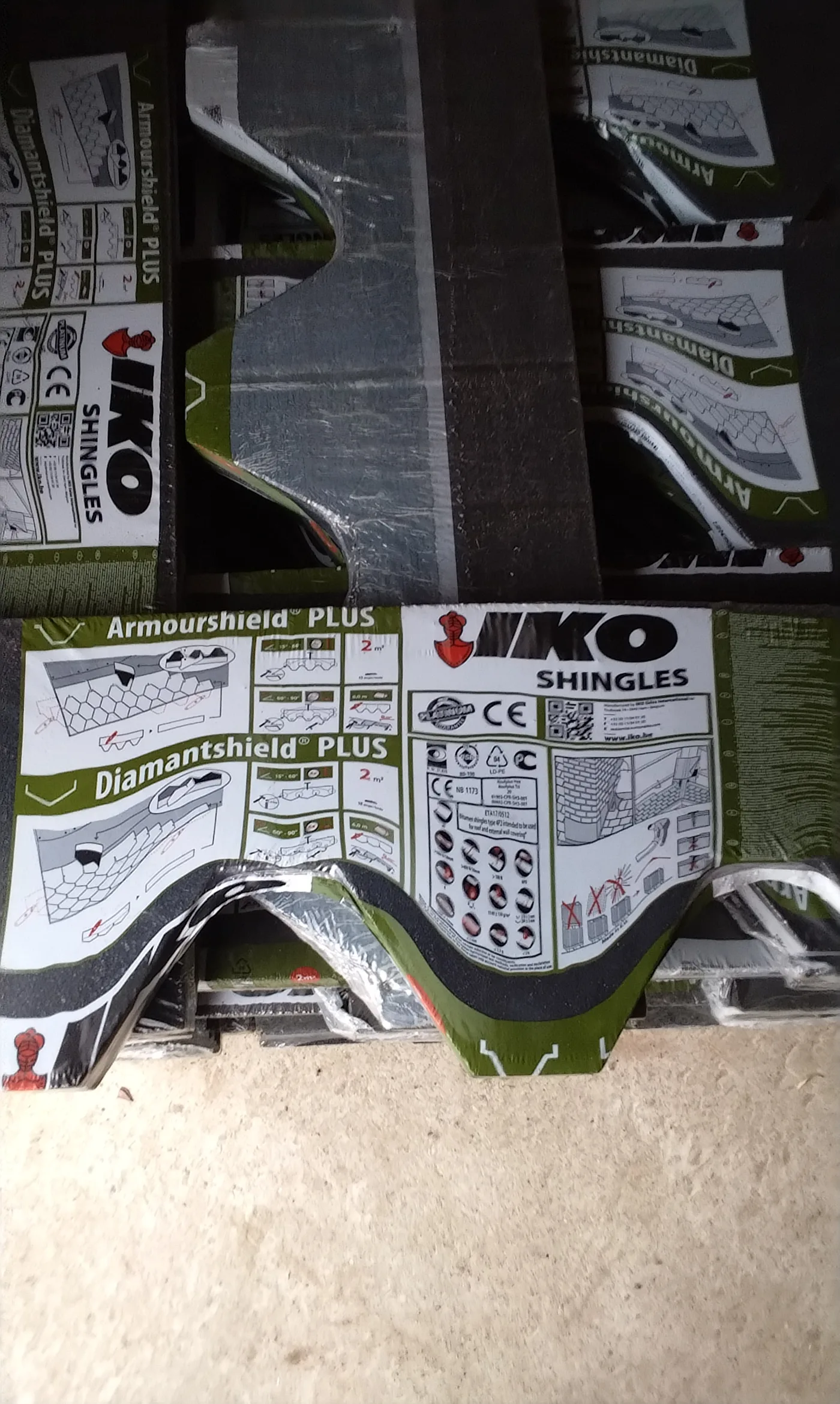 IKO Diamantshield Plüss fekete méhsejt Zsindej.
