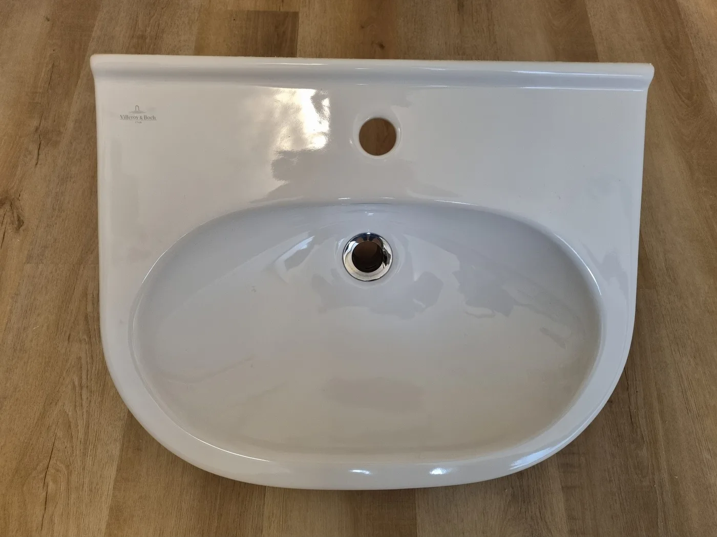 Villeroy & Boch 55 x 45 és 36 x 27,5 mosdók dugóval