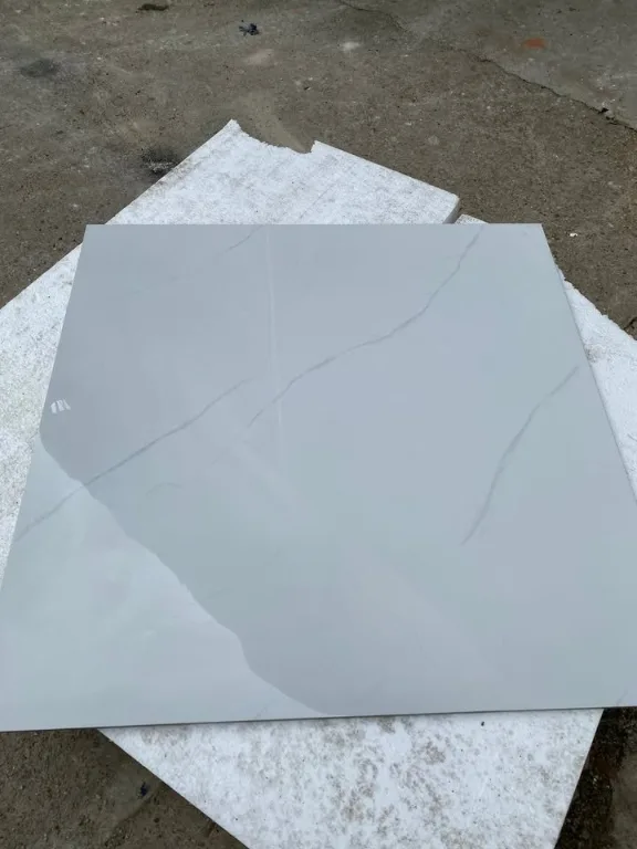 80*80cm fehér márvány csempe, magas fényű