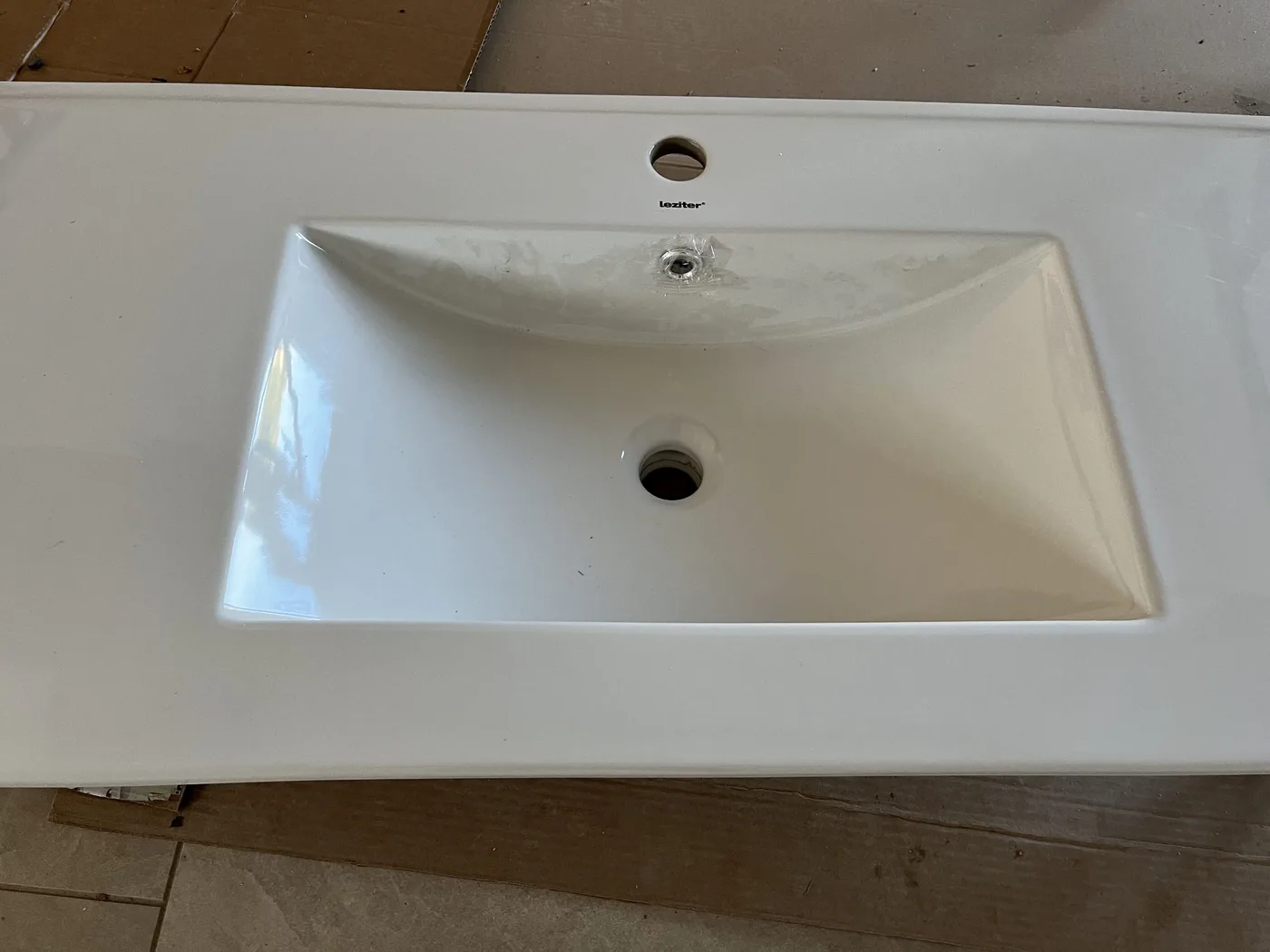 Leziter D954 100 cm-es beépíthető modókagyló.