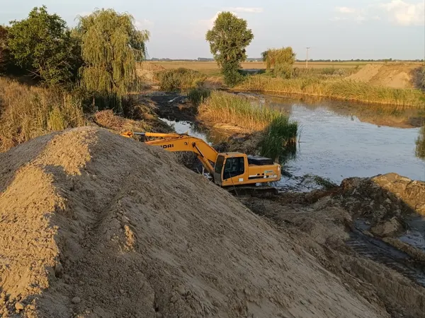 Homokos töltő föld eladó.