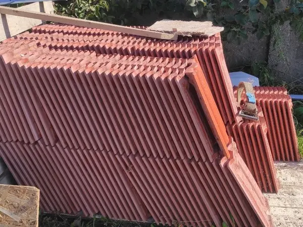 Megmaradt cseh gyártású betoncserép eladó Kiváló állapotú anyag.