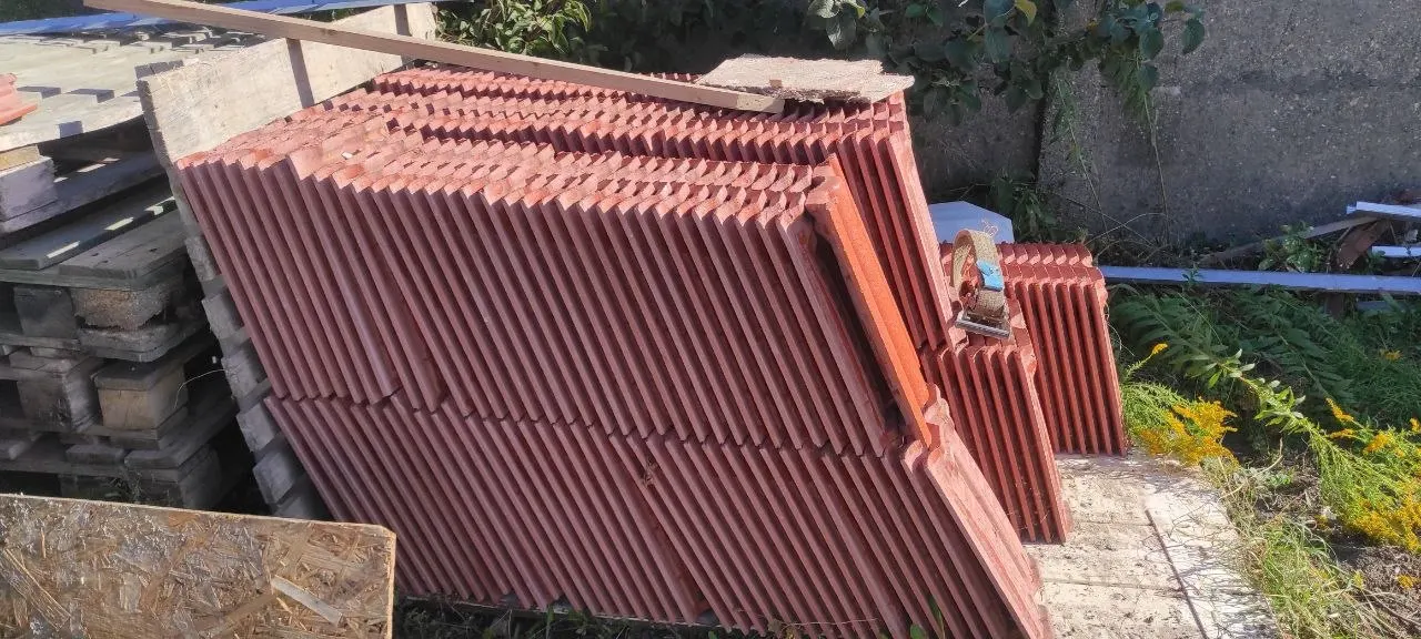Megmaradt cseh gyártású betoncserép eladó Kiváló állapotú anyag.