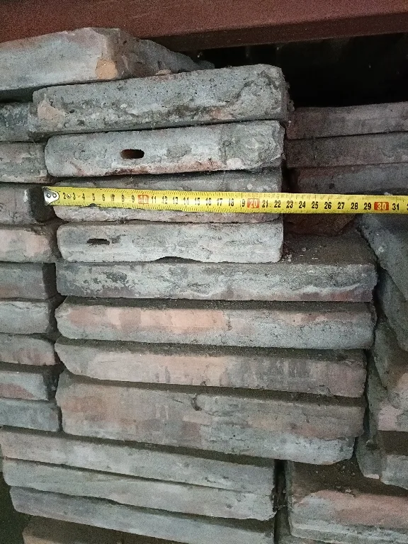 Bontott padlástégla 32cm*22cm*3,7cm 300+ db 150 Ft/db