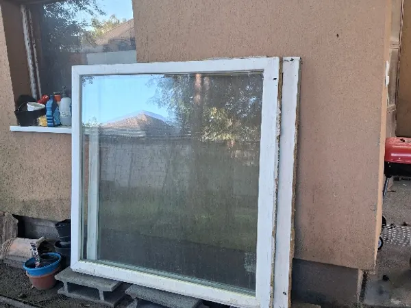 Eladó 2 db műanyag ablak 145X145 (tokkal)
