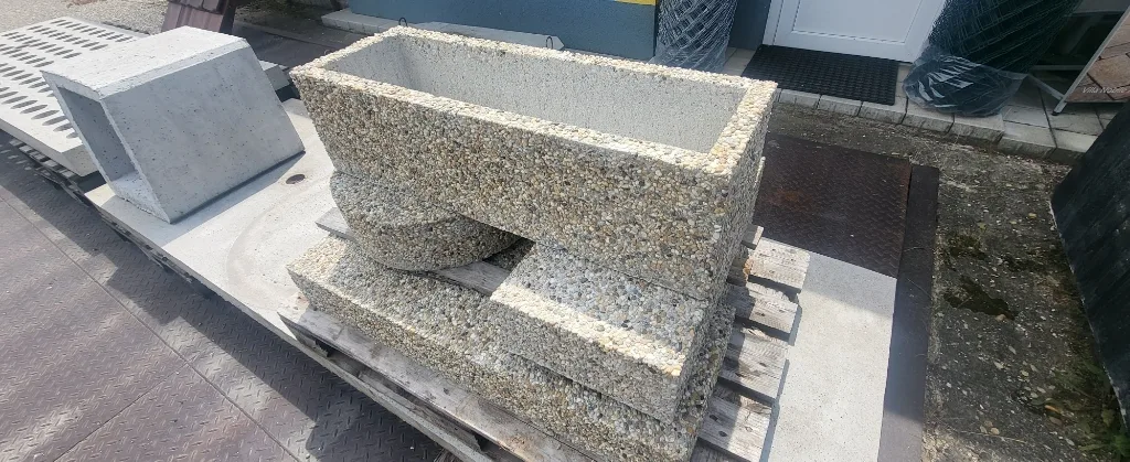 Eladó dunai mosott kavicsos virágtartó   90x30x25cm.........