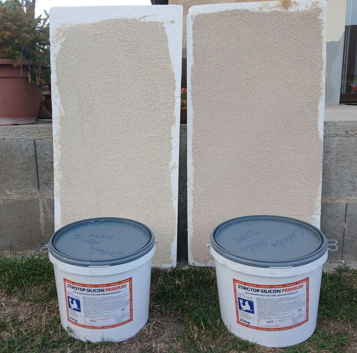 Stirotop-Silicon Premium szilikonos kültéri vakolat, kapart 1,5 mm, 2 × 25 kg