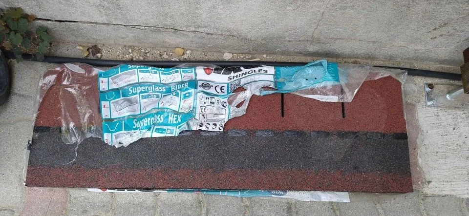 Hódfarkú zsindely vörös
