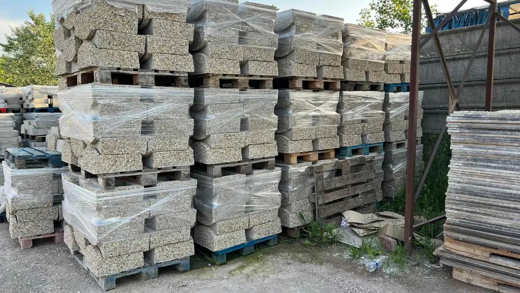 LEADO TÁMFAL ELEMEK - DUNIA KAVICCS