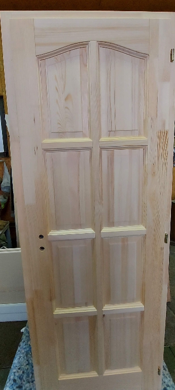 Beltéri borovi fenyő ajtó tokkal együtt eladó féláron